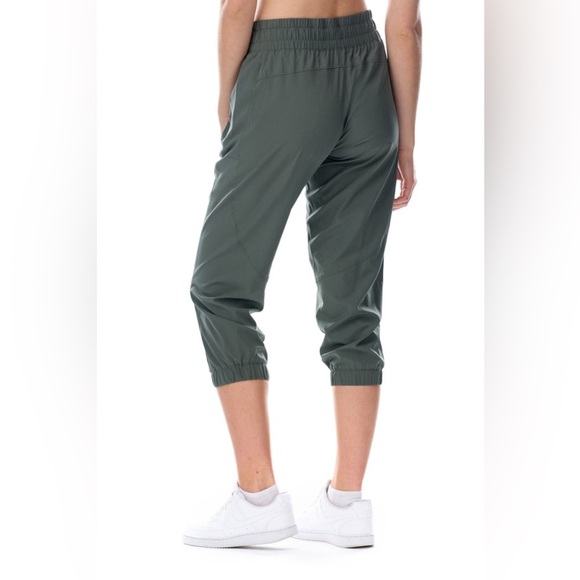Women’s Kyodan army green KEEP IT MOVING crop pants size Large - Picture 14 of 15